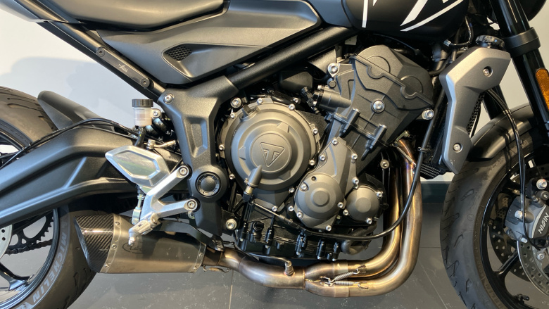 Triumph Trident (20MY)